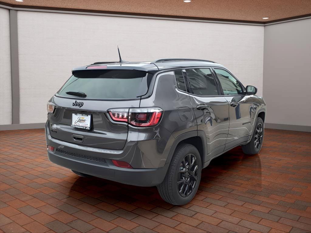 New 2023 Jeep Compass Latitude w/ Sun and Sound Group AWD/4WD image 3