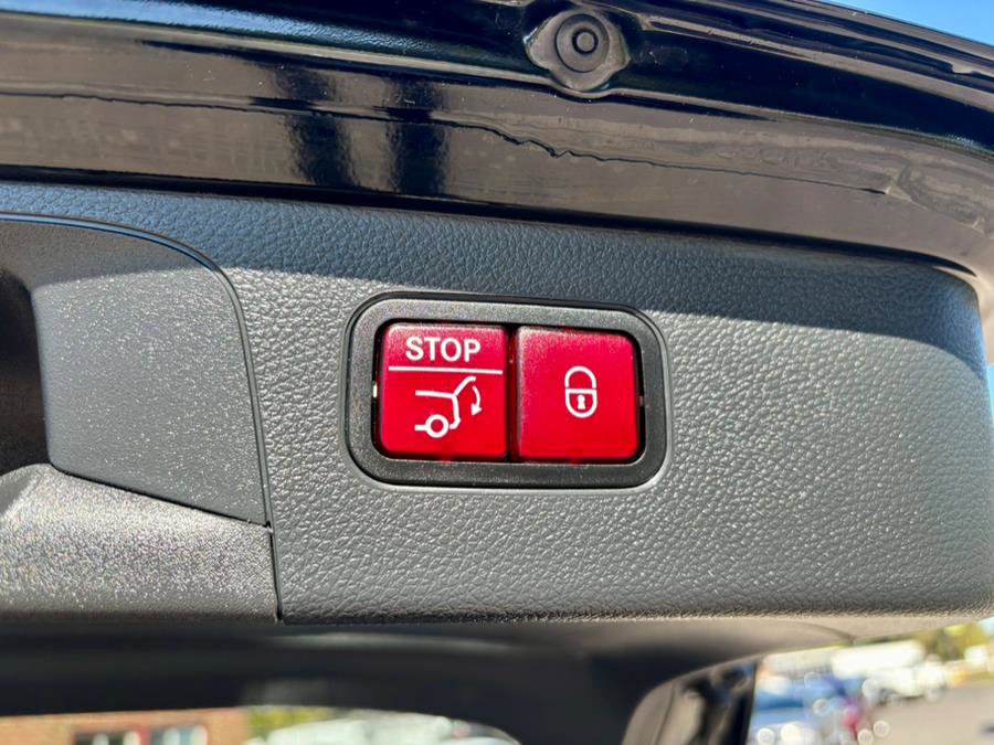 Used 2020 Mercedes-Benz GLC 300 4MATIC image 32