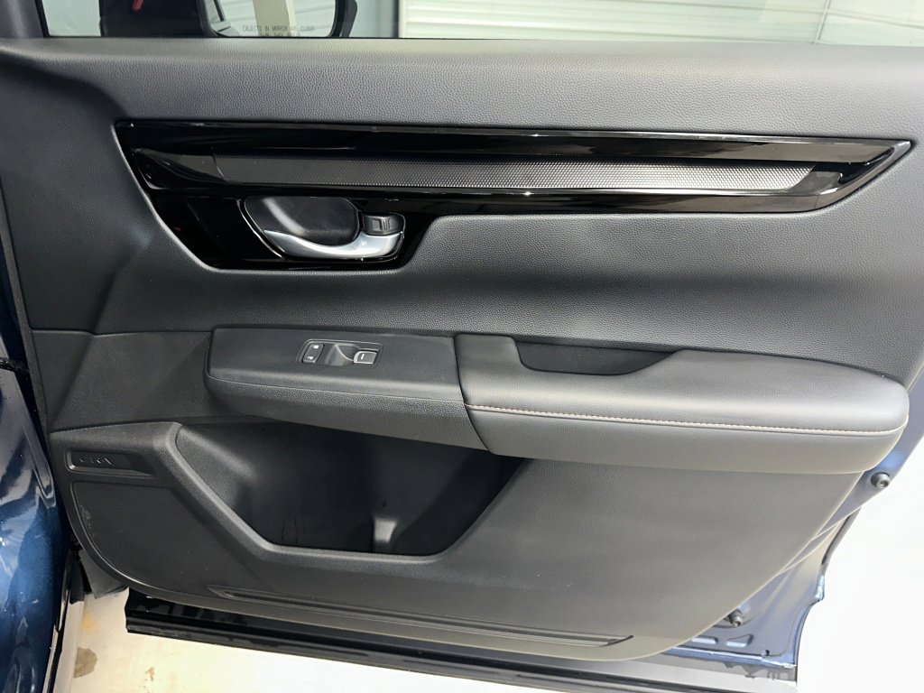 Used 2025 Honda CR-V Sport Touring image 30