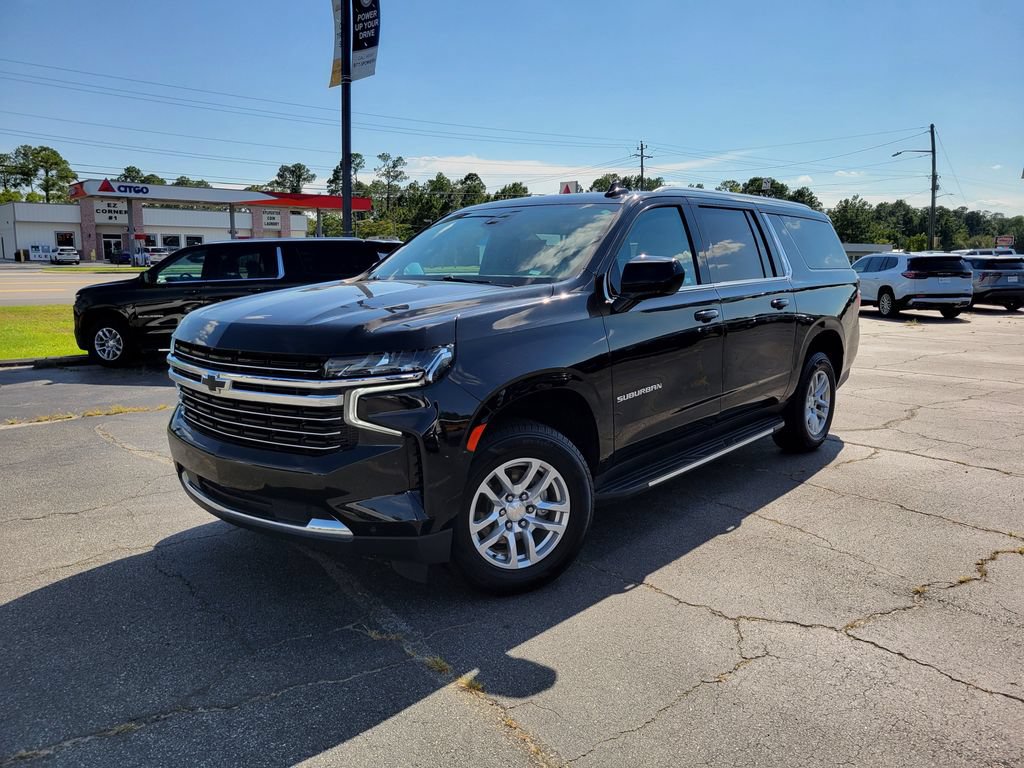 Used 2024 Chevrolet Suburban LT RWD image 1