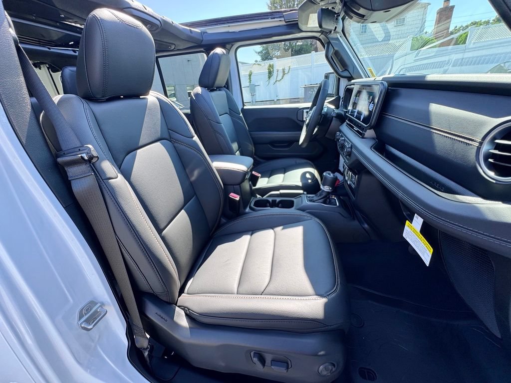New 2026 Jeep Wrangler Unlimited Sahara AWD/4WD image 19