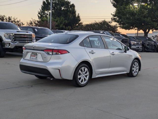 Used 2025 Toyota Corolla LE FWD image 5