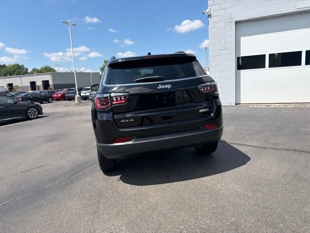 Used 2024 Jeep Compass Latitude AWD/4WD image 12
