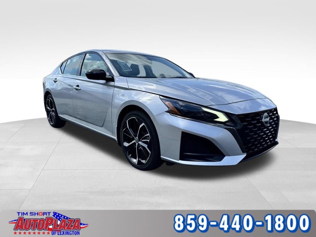 Used 2023 Nissan Altima 2.5 SR FWD image 8