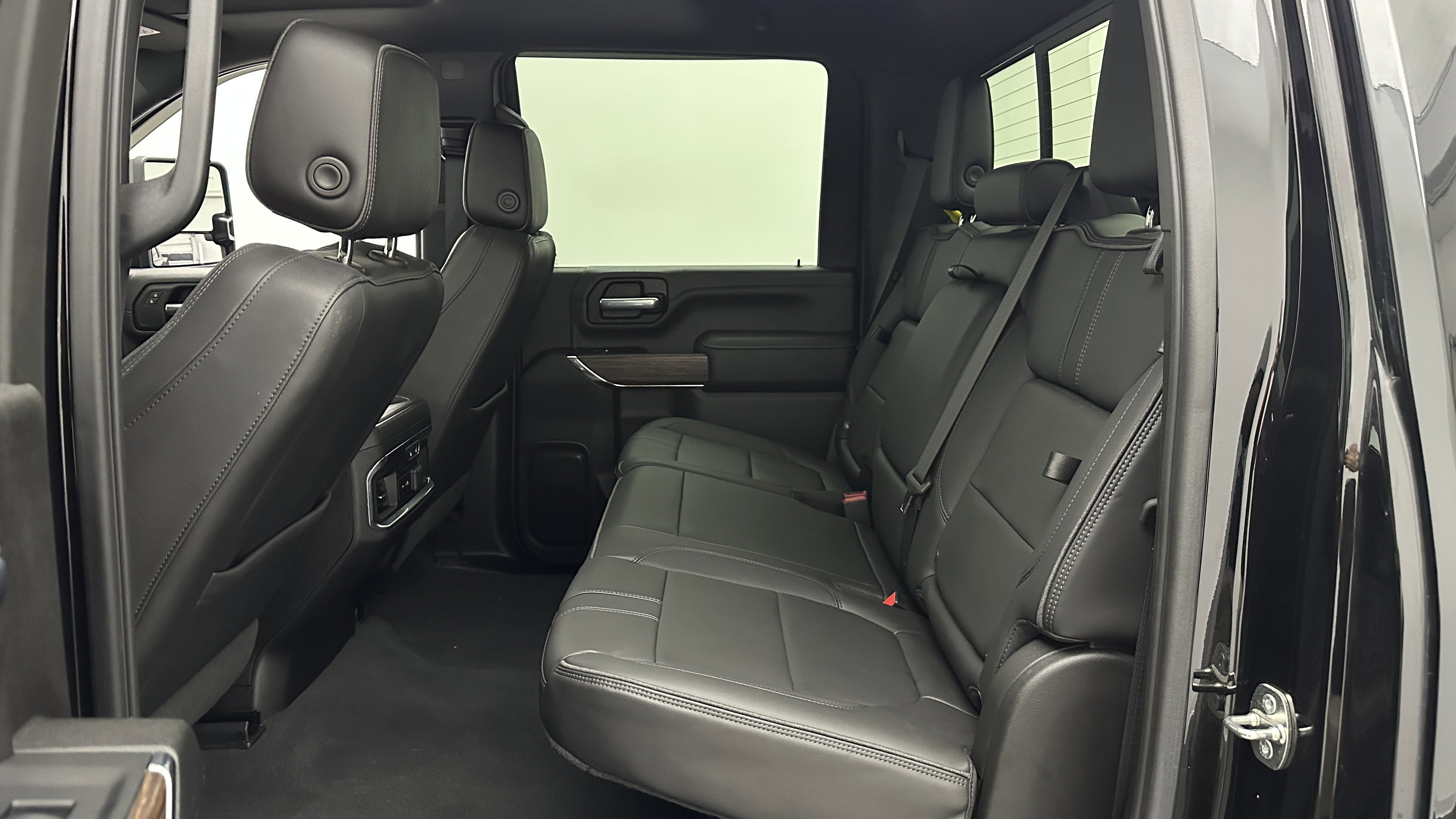 Used 2023 Chevrolet Silverado 2500 High Country w/ Z71 Off-Road Package image 28