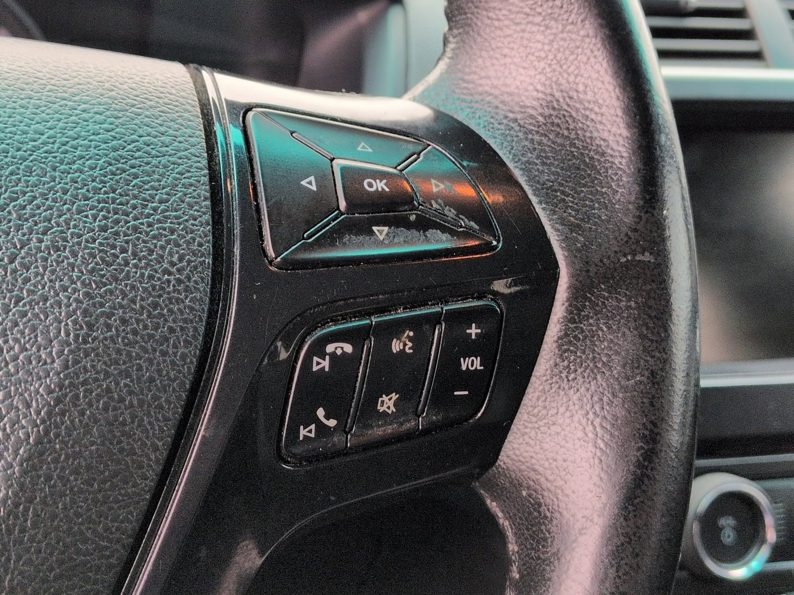 Used 2016 Ford Explorer XLT w/ Equipment Group 202A FWD image 30