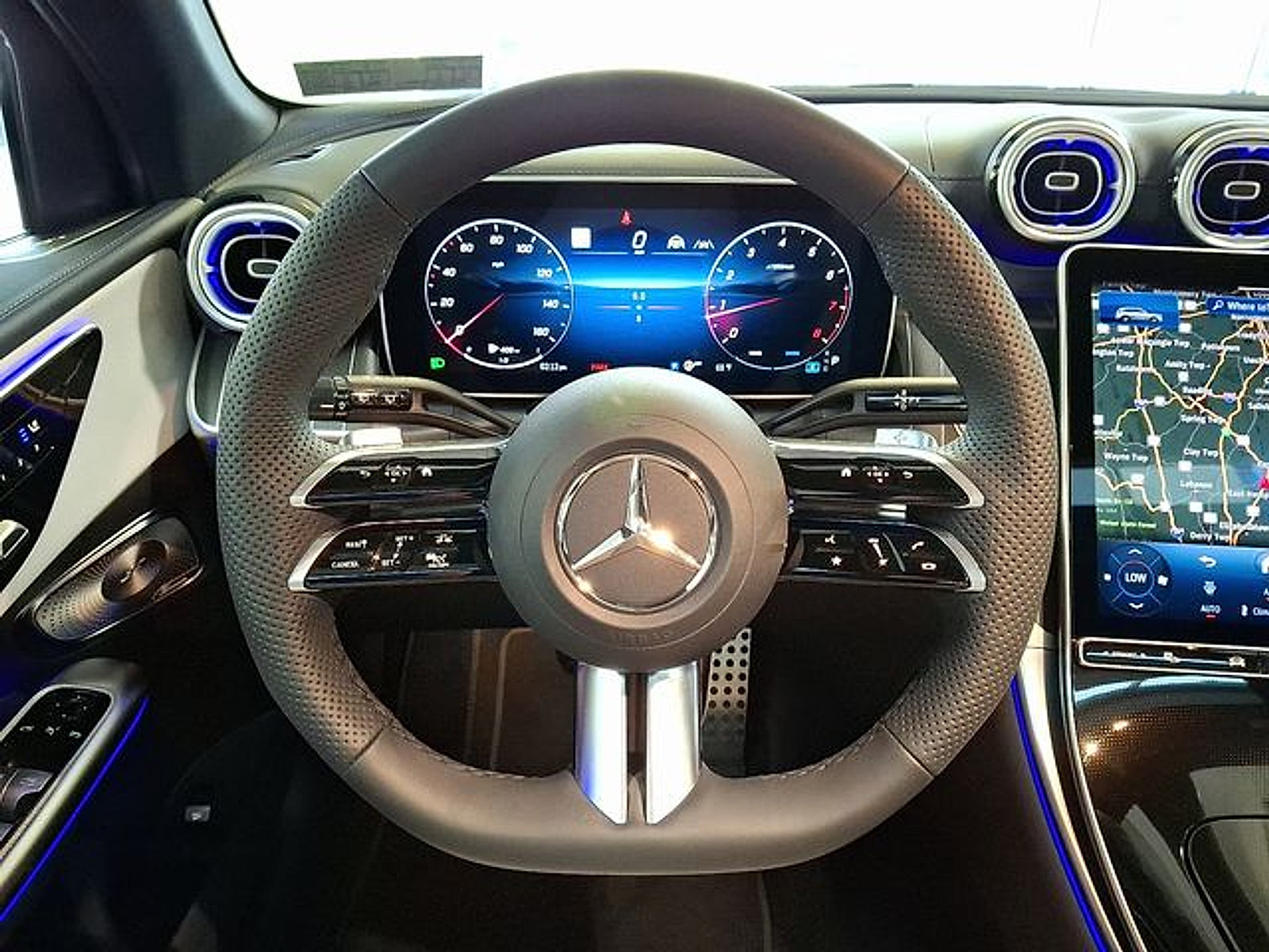 Used 2026 Mercedes-Benz GLC 300 4MATIC image 18
