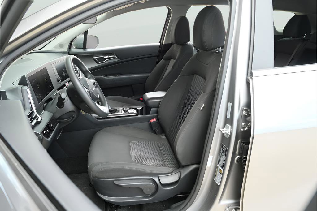 Used 2024 Kia Sportage LX image 18