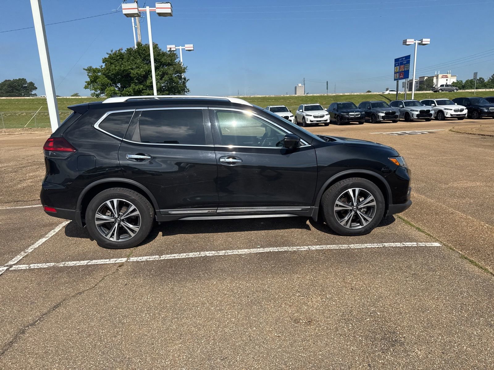 Used 2018 Nissan Rogue SL FWD image 4