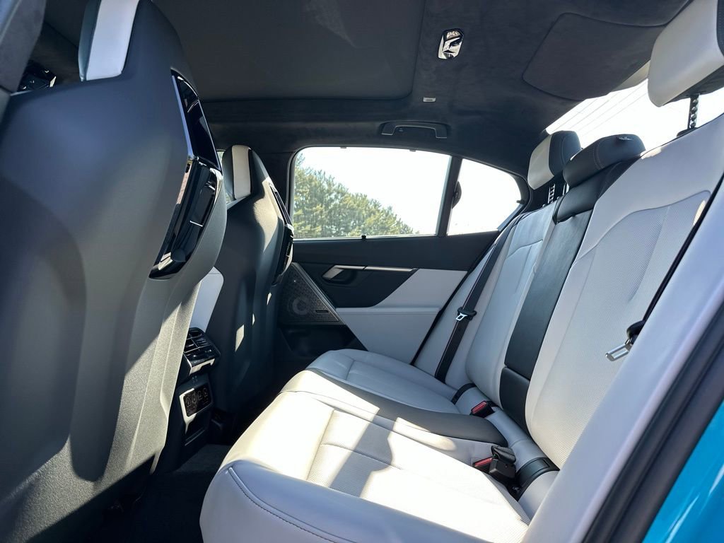 New 2026 BMW M5 w/ Executive Package image 24