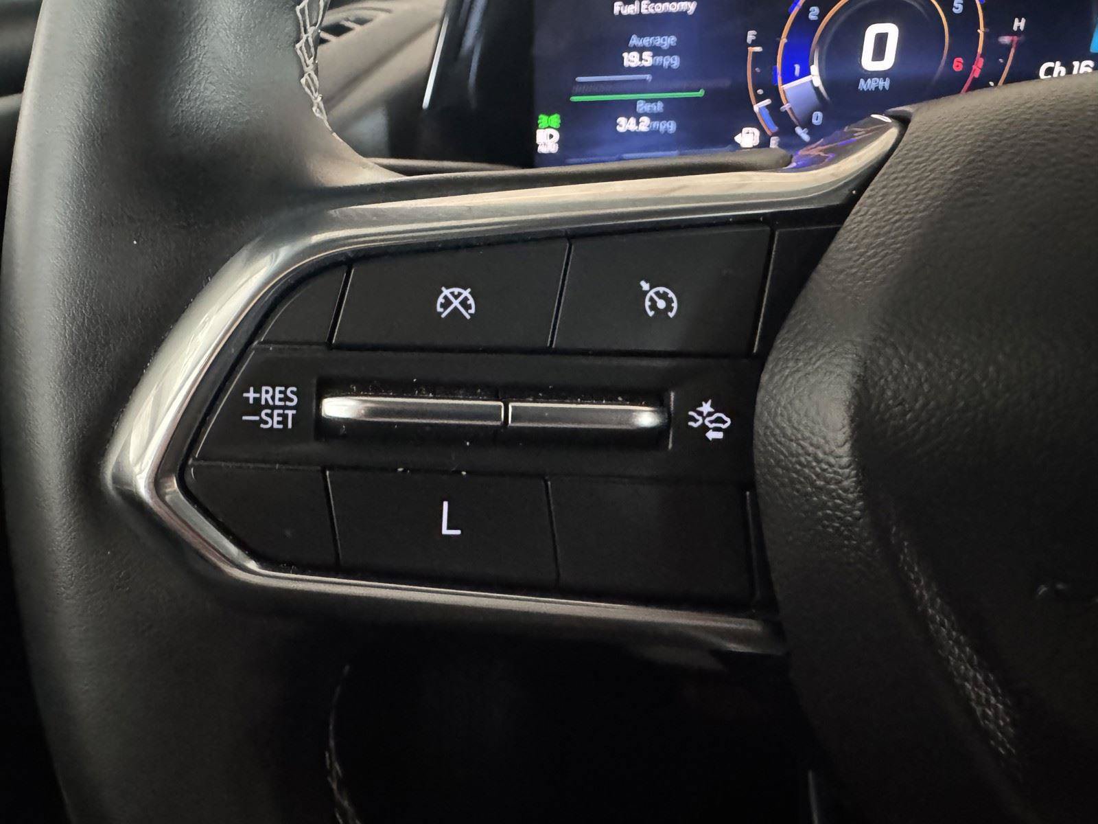 Used 2025 Chevrolet Traverse LT FWD image 21