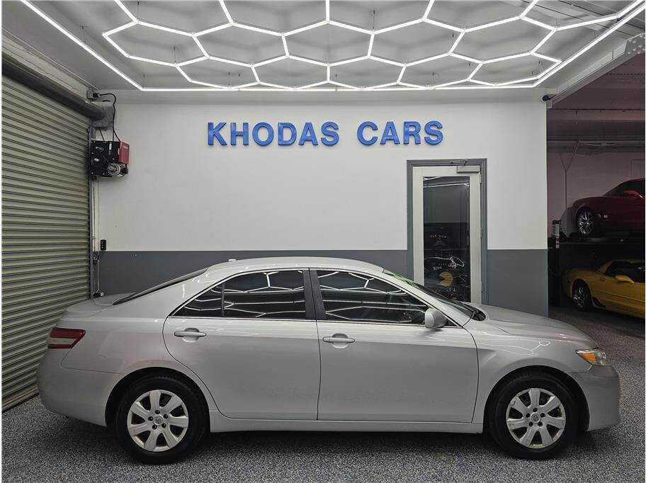 Used 2011 Toyota Camry LE FWD image 5