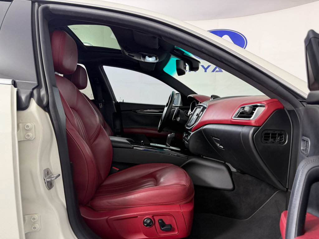 Used 2016 Maserati Ghibli Base image 10