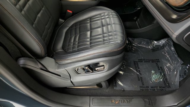 Used 2026 Rivian R1T Premium Tri AWD/4WD image 36