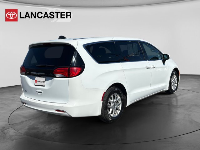 Used 2023 Chrysler Voyager LX FWD image 7