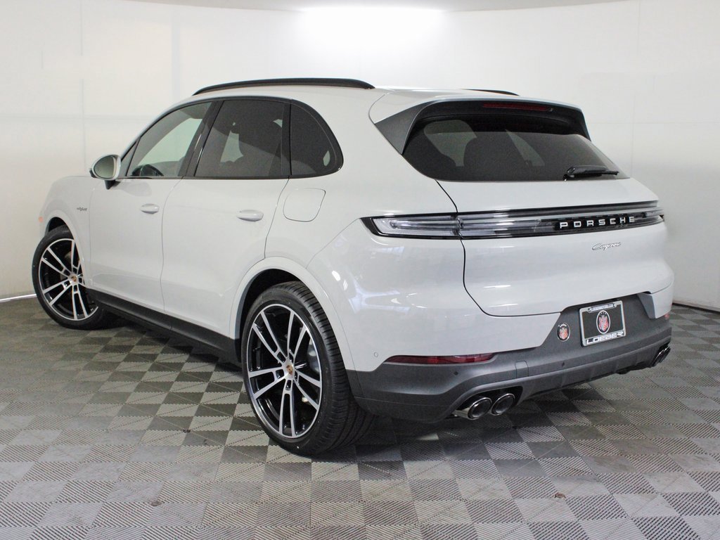 Used 2025 Porsche Cayenne E-Hybrid image 3