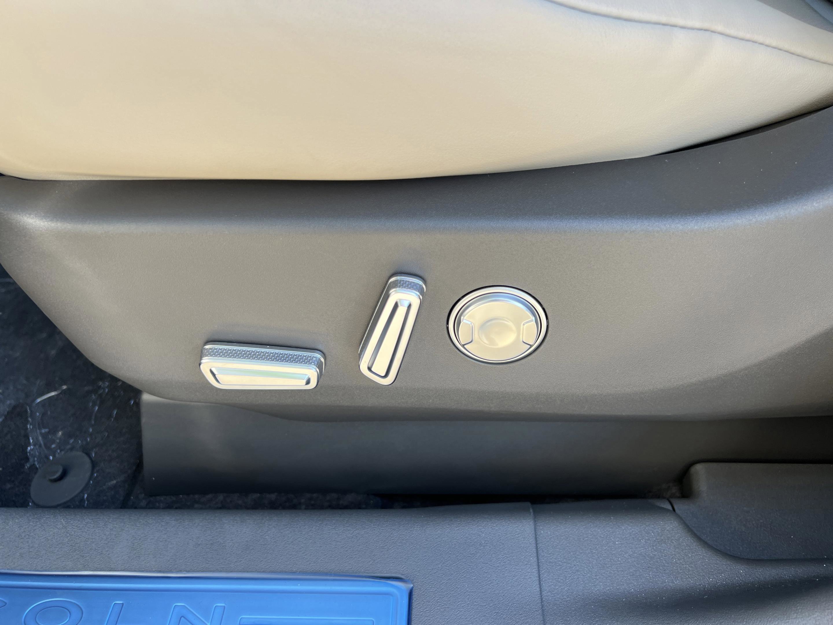 New 2025 Lincoln Nautilus Premier w/ Equipment Group 102A image 25