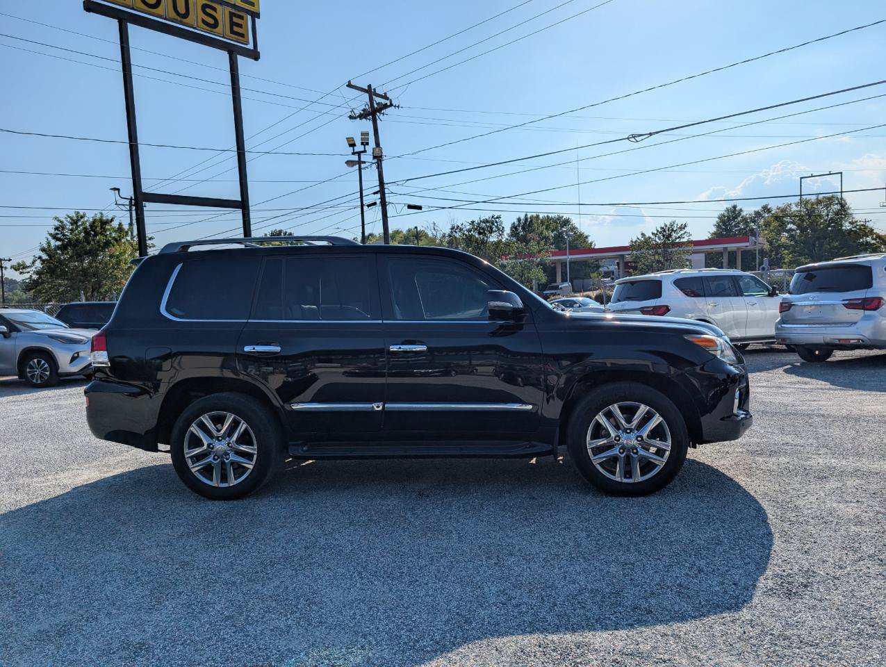 Used 2013 Lexus LX 570 4WD w/ Luxury Pkg w/Pre-crash image 5