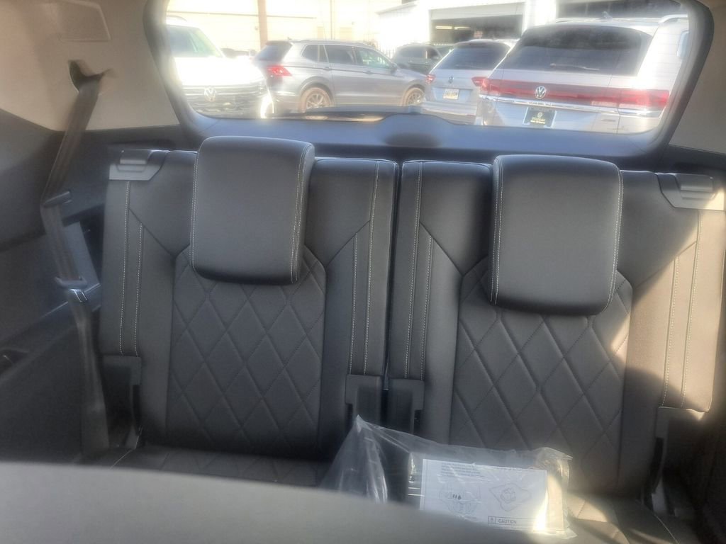 Used 2025 Volkswagen Atlas SEL Premium R-Line image 27