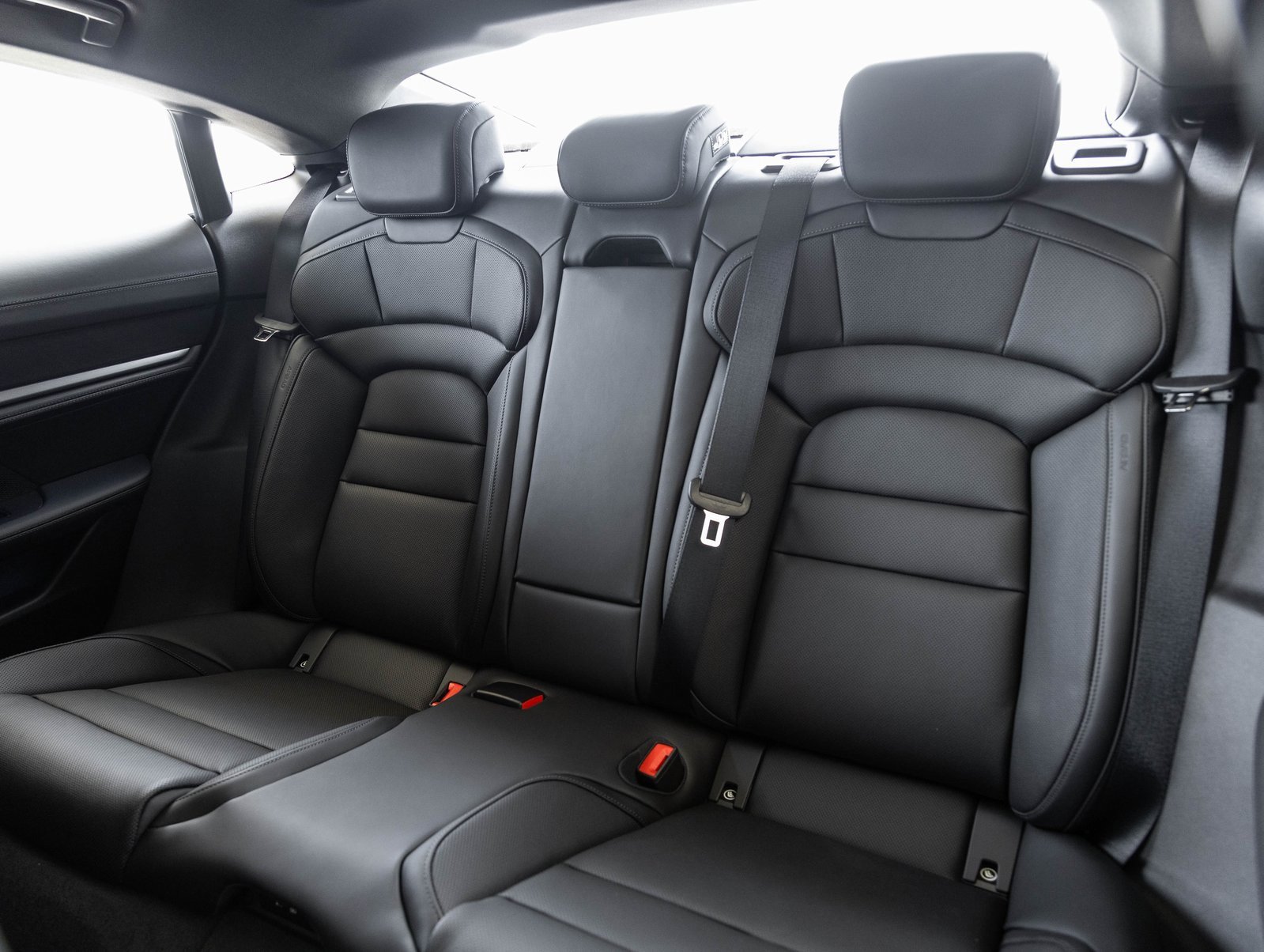 Used 2025 Porsche Taycan image 25