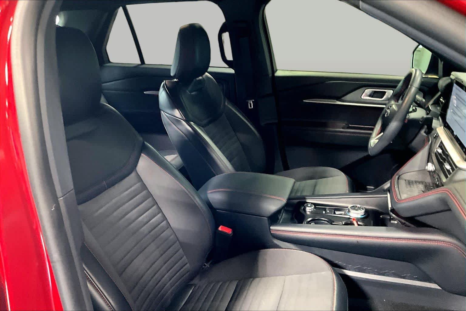 Certified 2025 Ford Explorer ST-Line w/ Premium Package RWD image 9