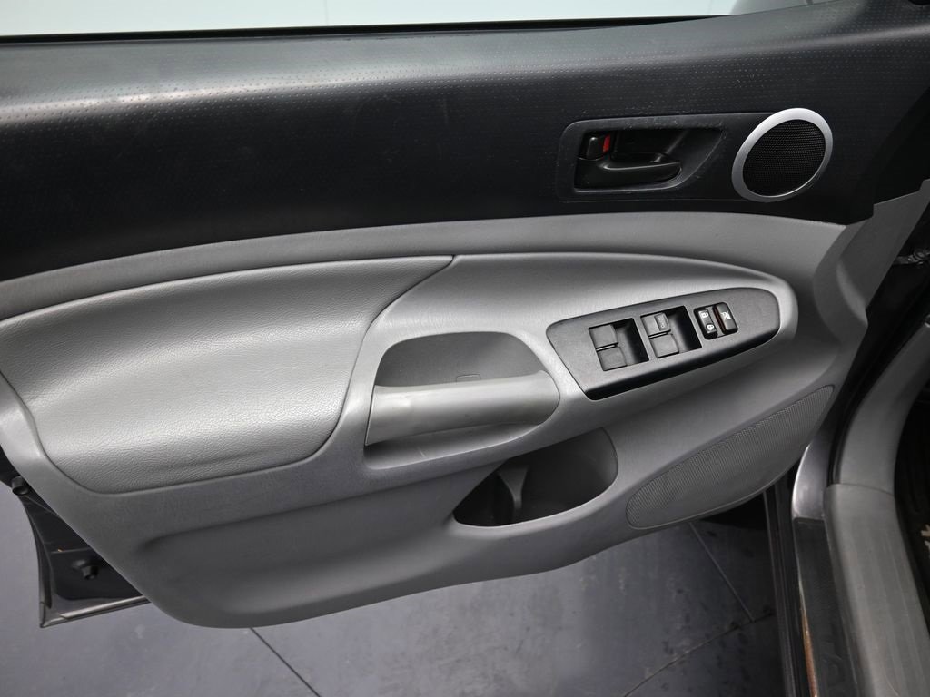 Used 2015 Toyota Tacoma Base image 9