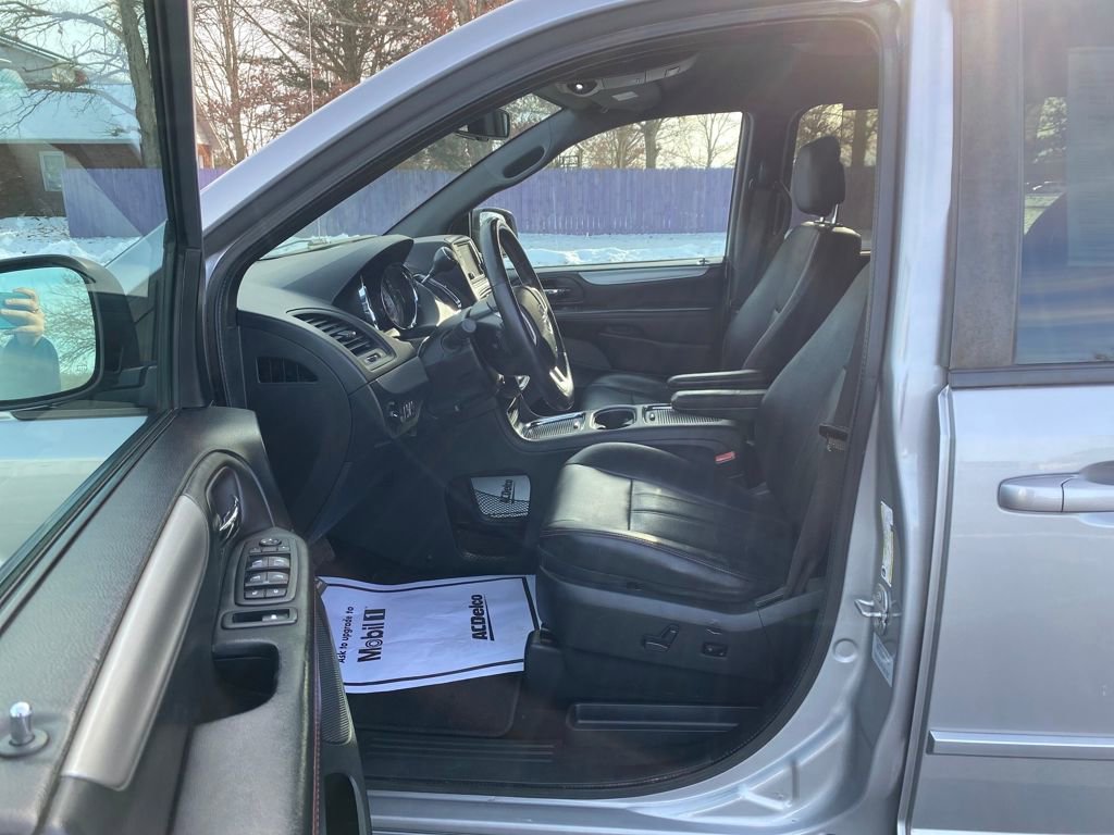 Used 2017 Dodge Grand Caravan GT image 23