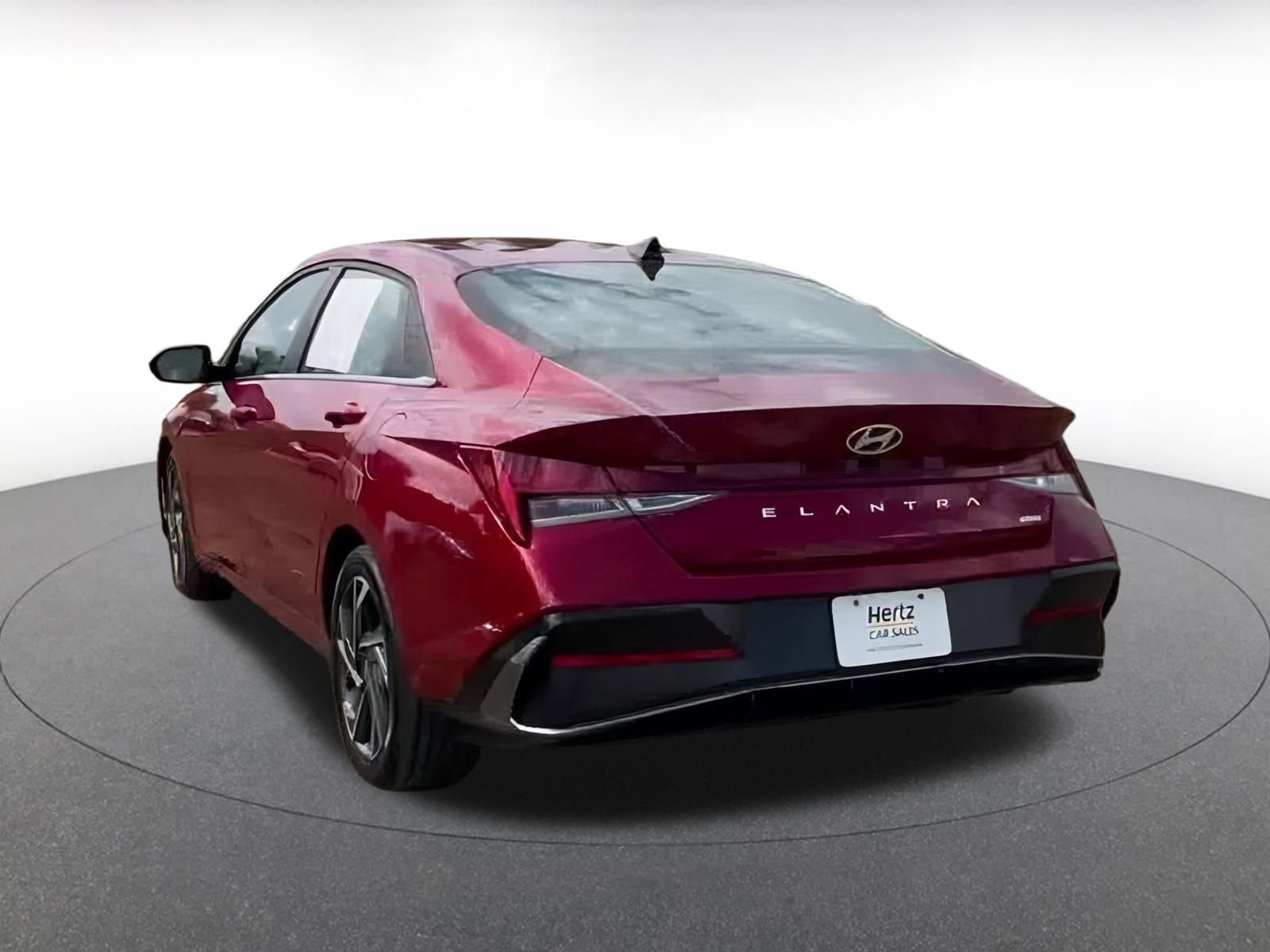 Used 2025 Hyundai Elantra Limited image 10