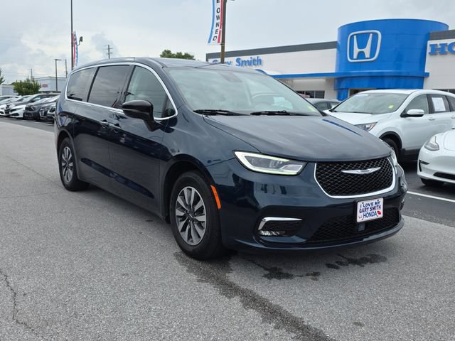Used 2024 Chrysler Pacifica Limited FWD image 2