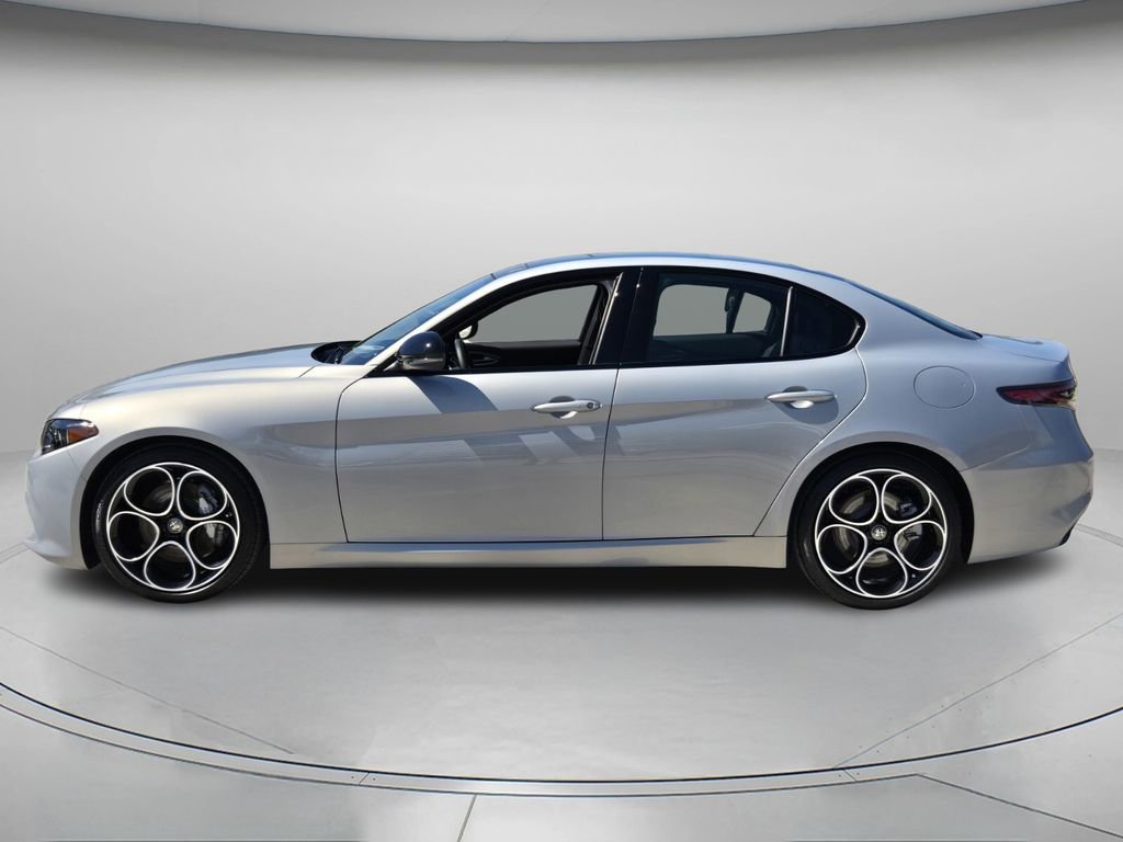 New 2025 Alfa Romeo Giulia w/ Veloce Package Rwd image 2