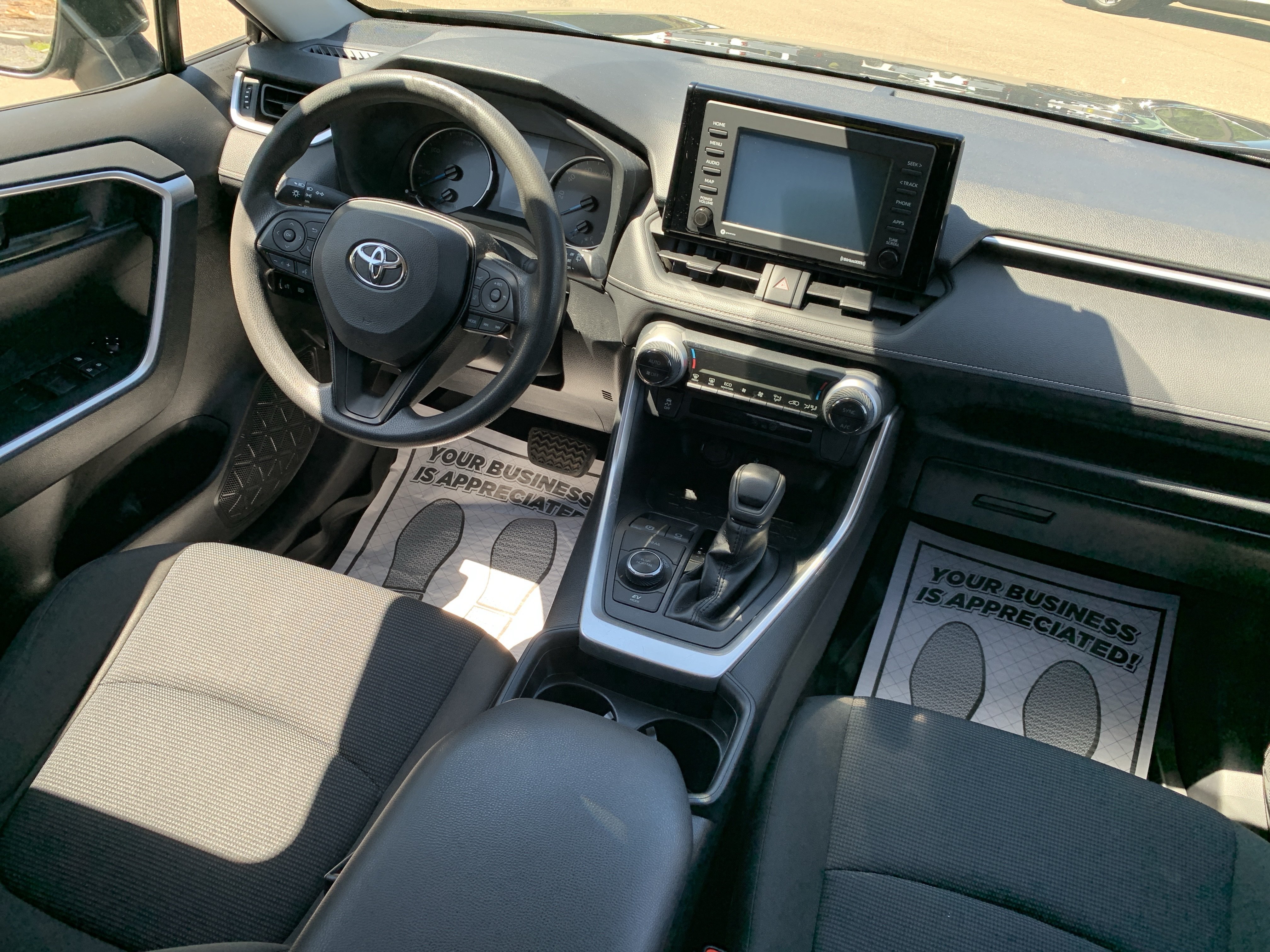 Used 2020 Toyota RAV4 LE w/ Carpet Mat Package AWD/4WD image 33