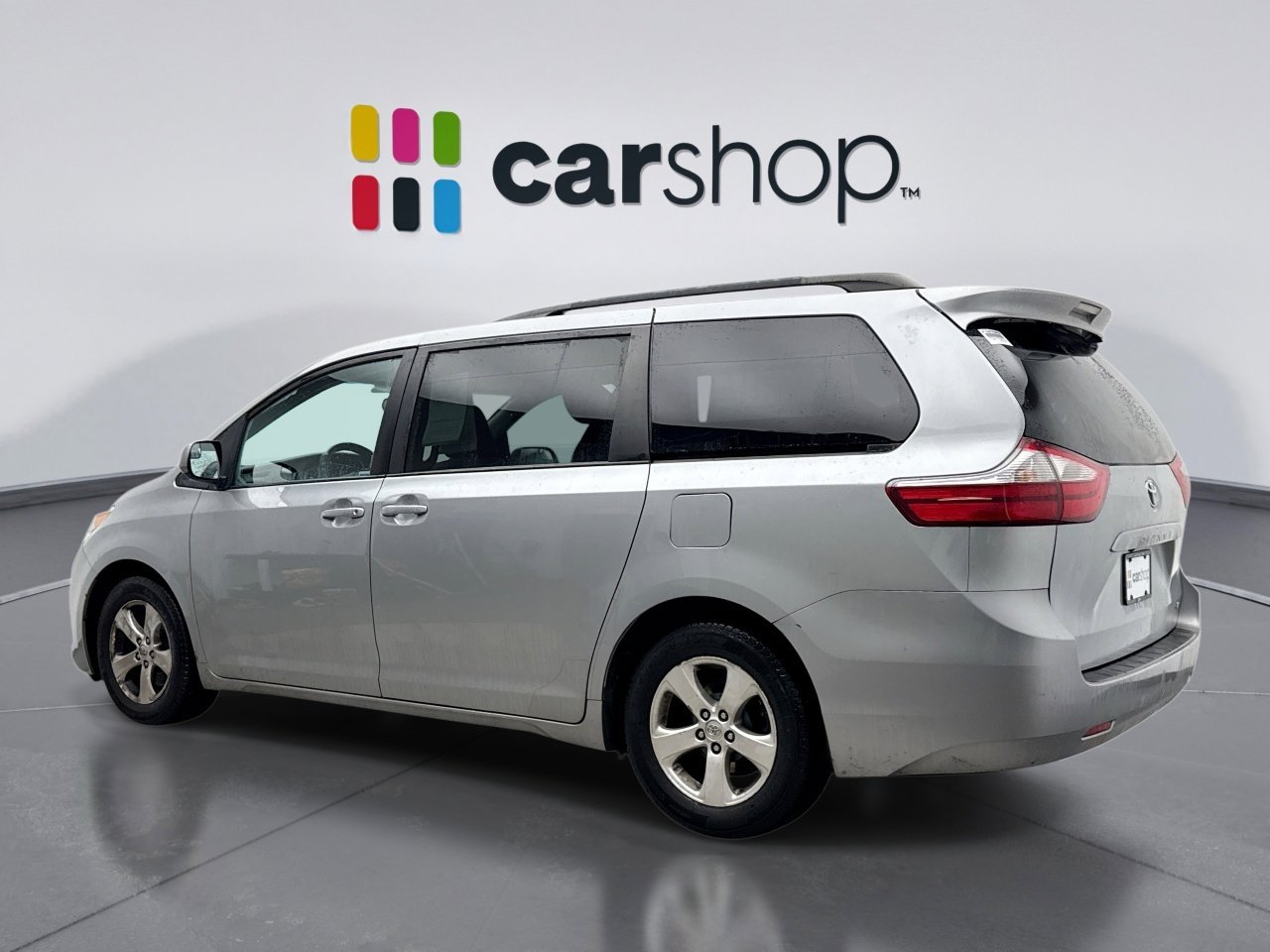 Used 2015 Toyota Sienna LE image 3