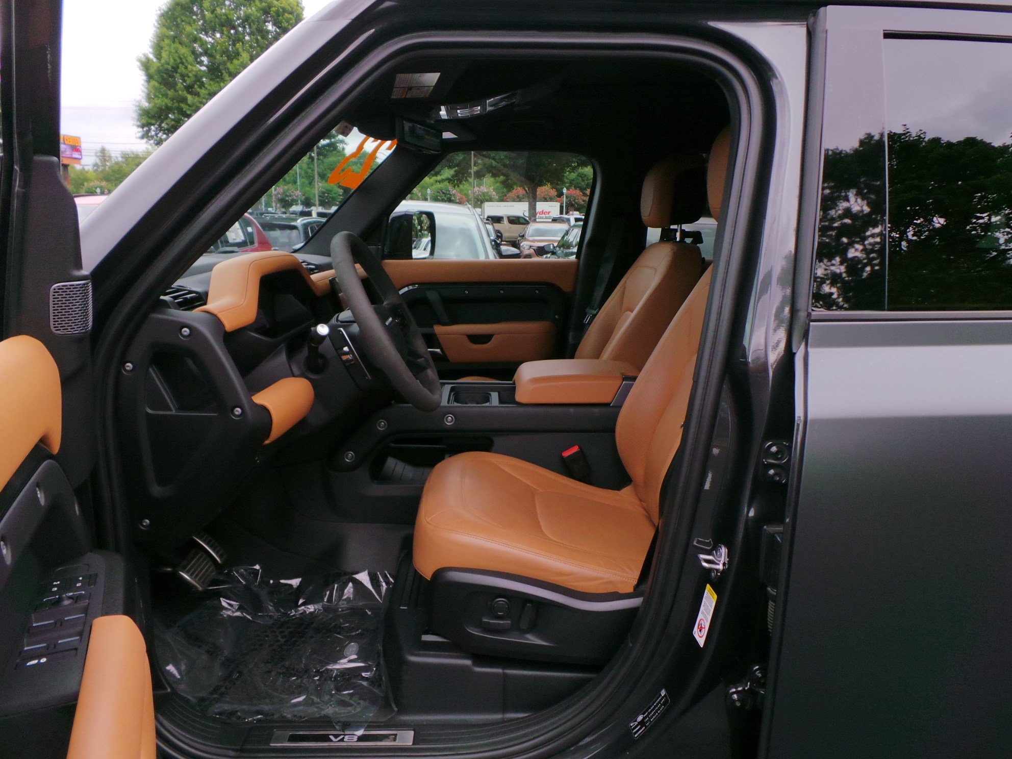 Used 2023 Land Rover Defender 110 V8 AWD/4WD image 34