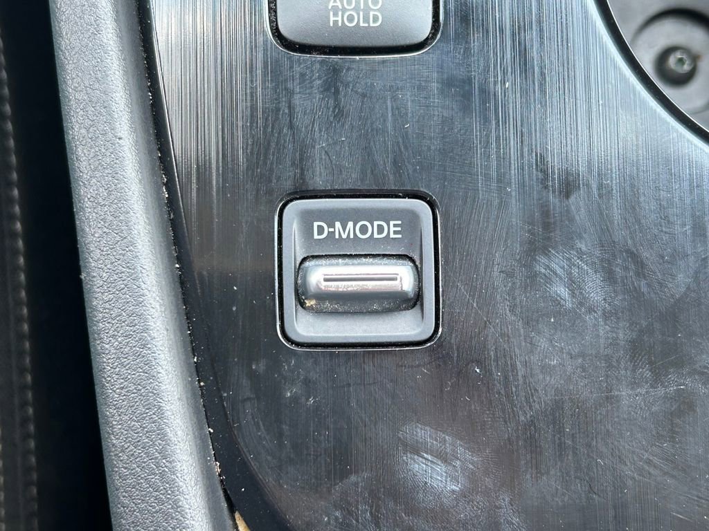 Used 2025 Nissan Rogue SV FWD image 24