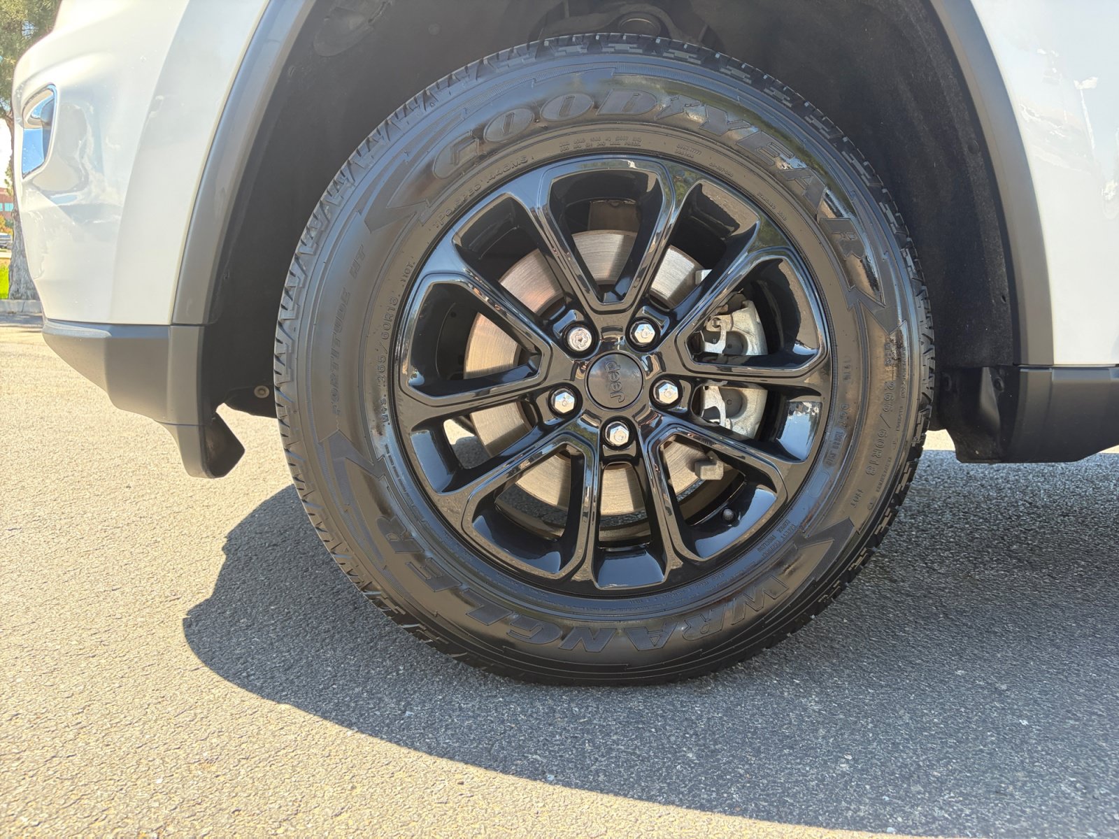 Used 2021 Jeep Grand Cherokee Laredo AWD/4WD image 11