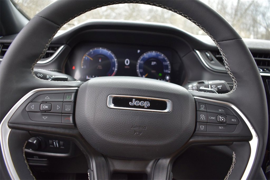 Used 2024 Jeep Grand Cherokee Altitude image 17