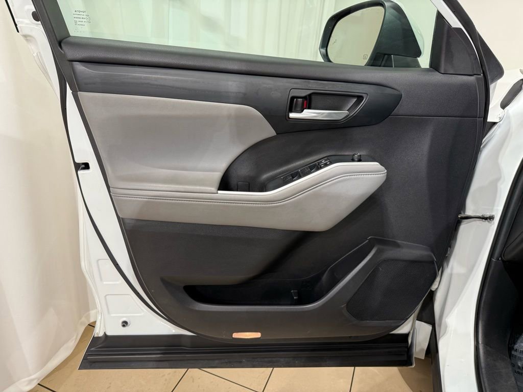 Certified 2022 Toyota Highlander XLE image 15