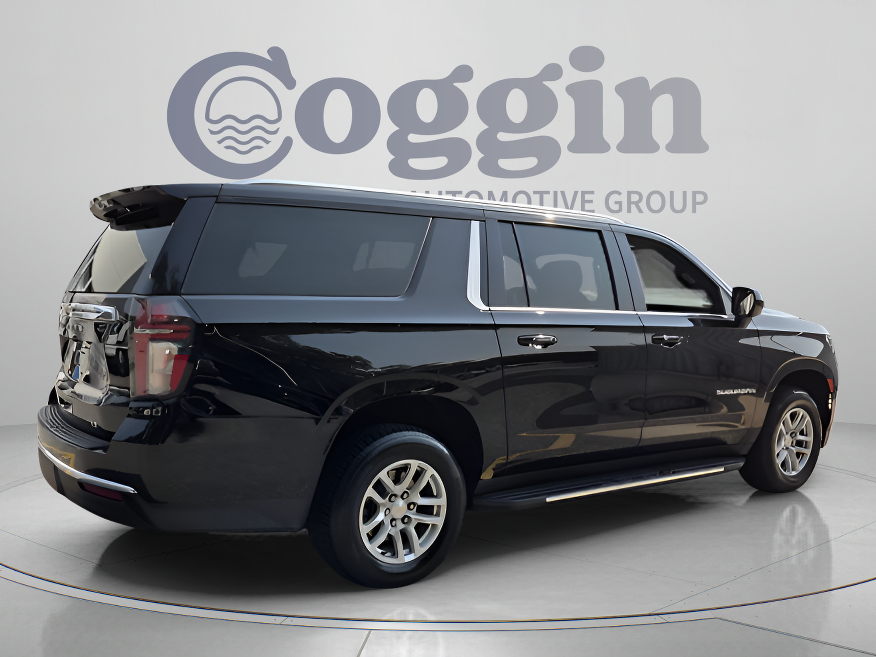 Certified 2024 Chevrolet Suburban LT RWD image 5