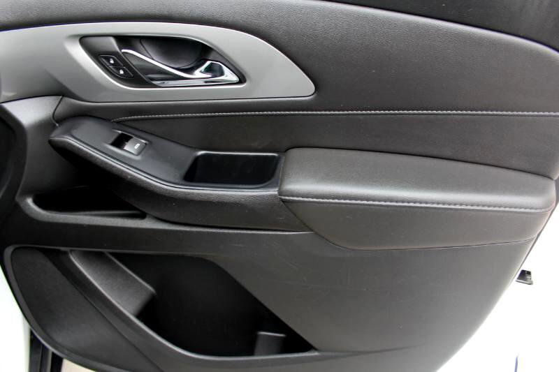 Used 2023 Chevrolet Traverse LT image 23