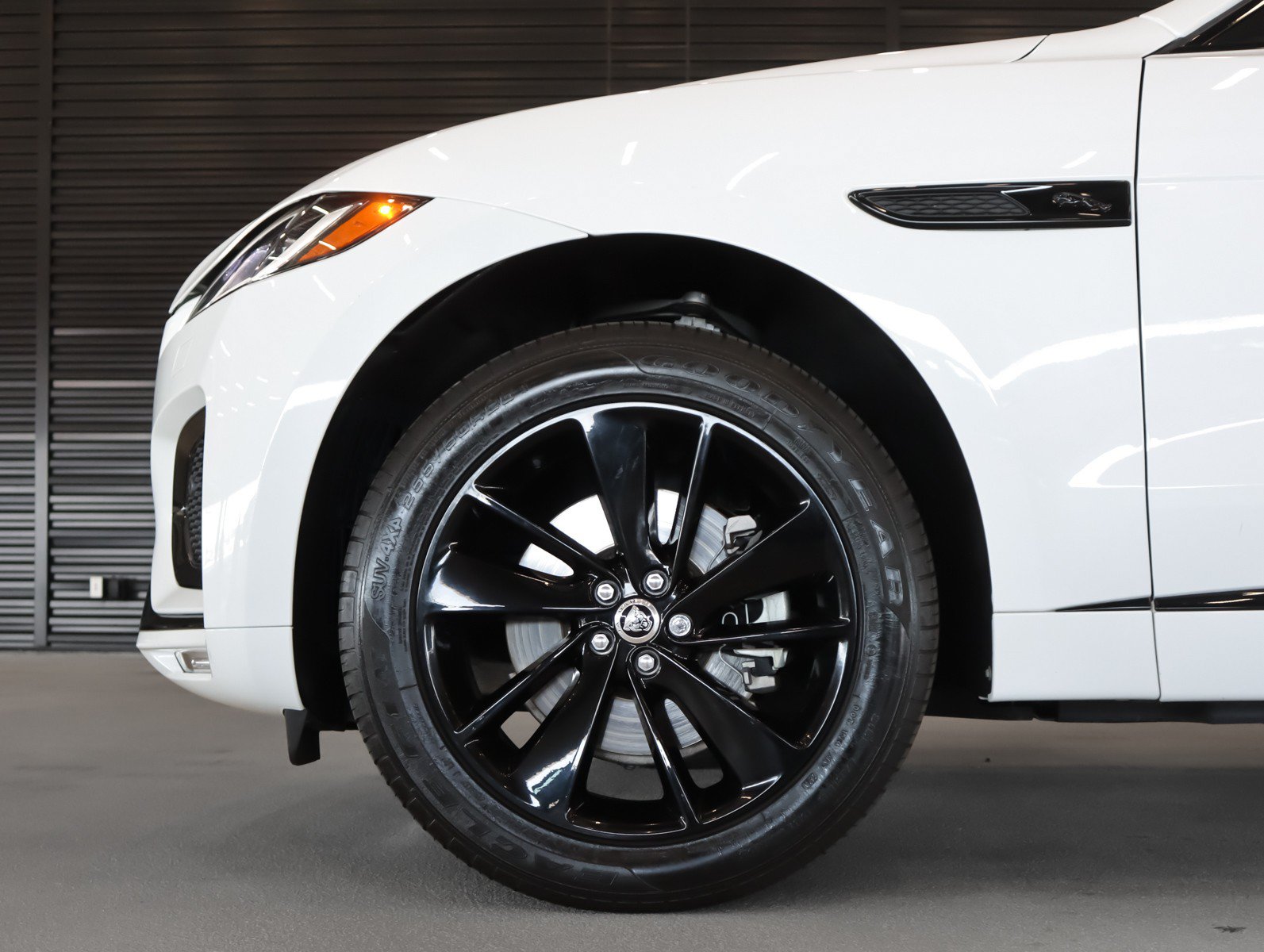 Used 2024 Jaguar F-PACE R-Dynamic S AWD/4WD image 4