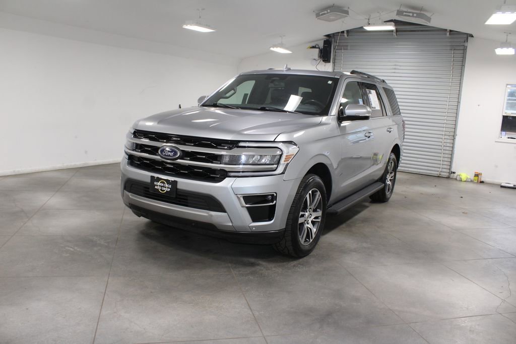 Used 2024 Ford Expedition Limited image 4