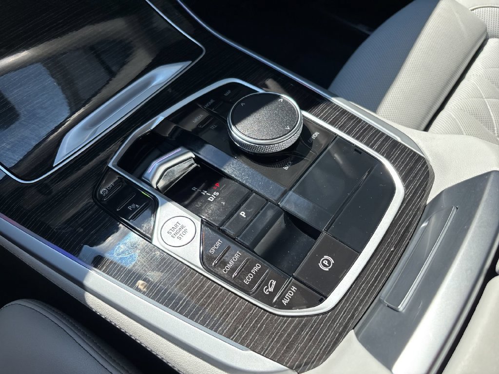 Used 2024 BMW X5 xDrive40i w/ M Sport Package AWD/4WD image 18