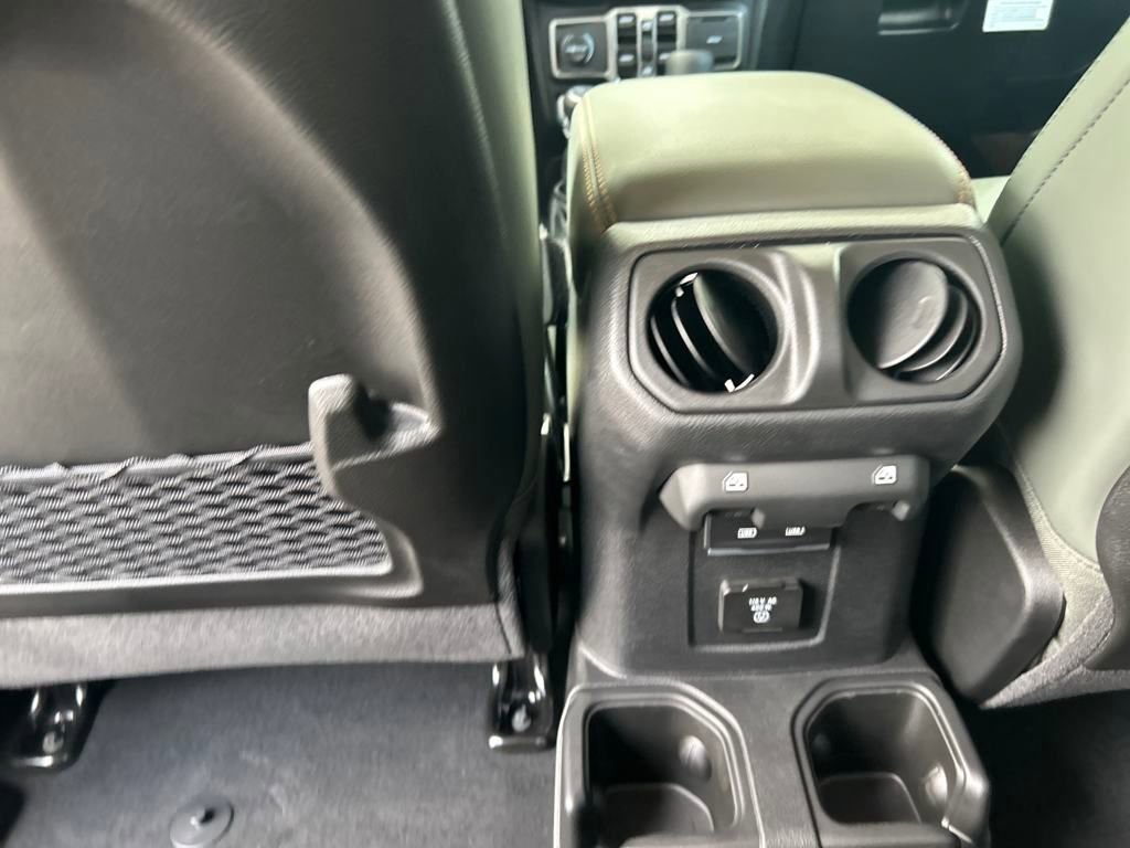 New 2025 Jeep Gladiator Mojave image 23