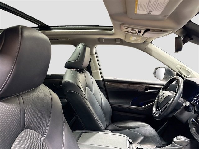 Used 2020 Toyota Highlander Limited image 31