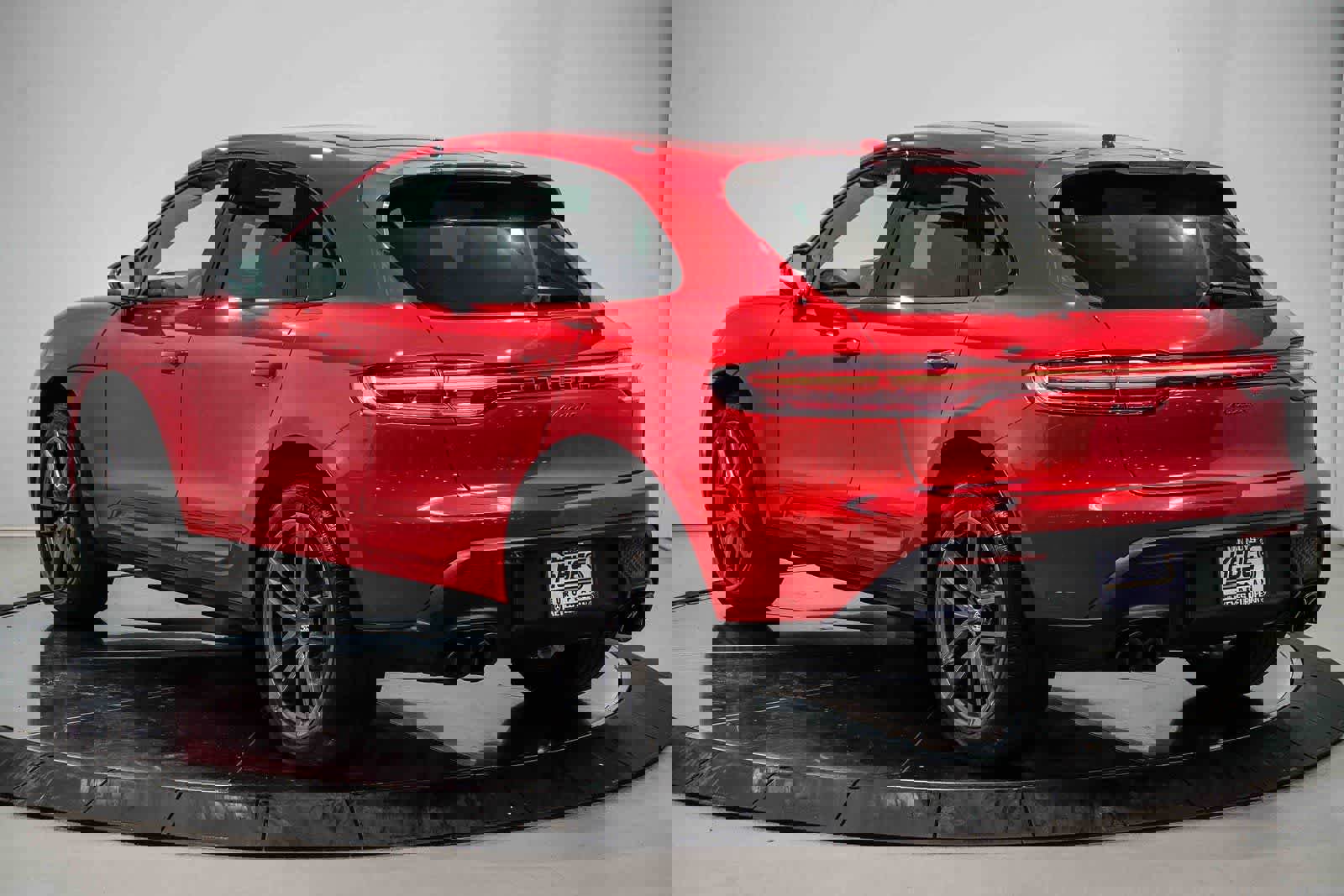 Used 2024 Porsche Macan image 2