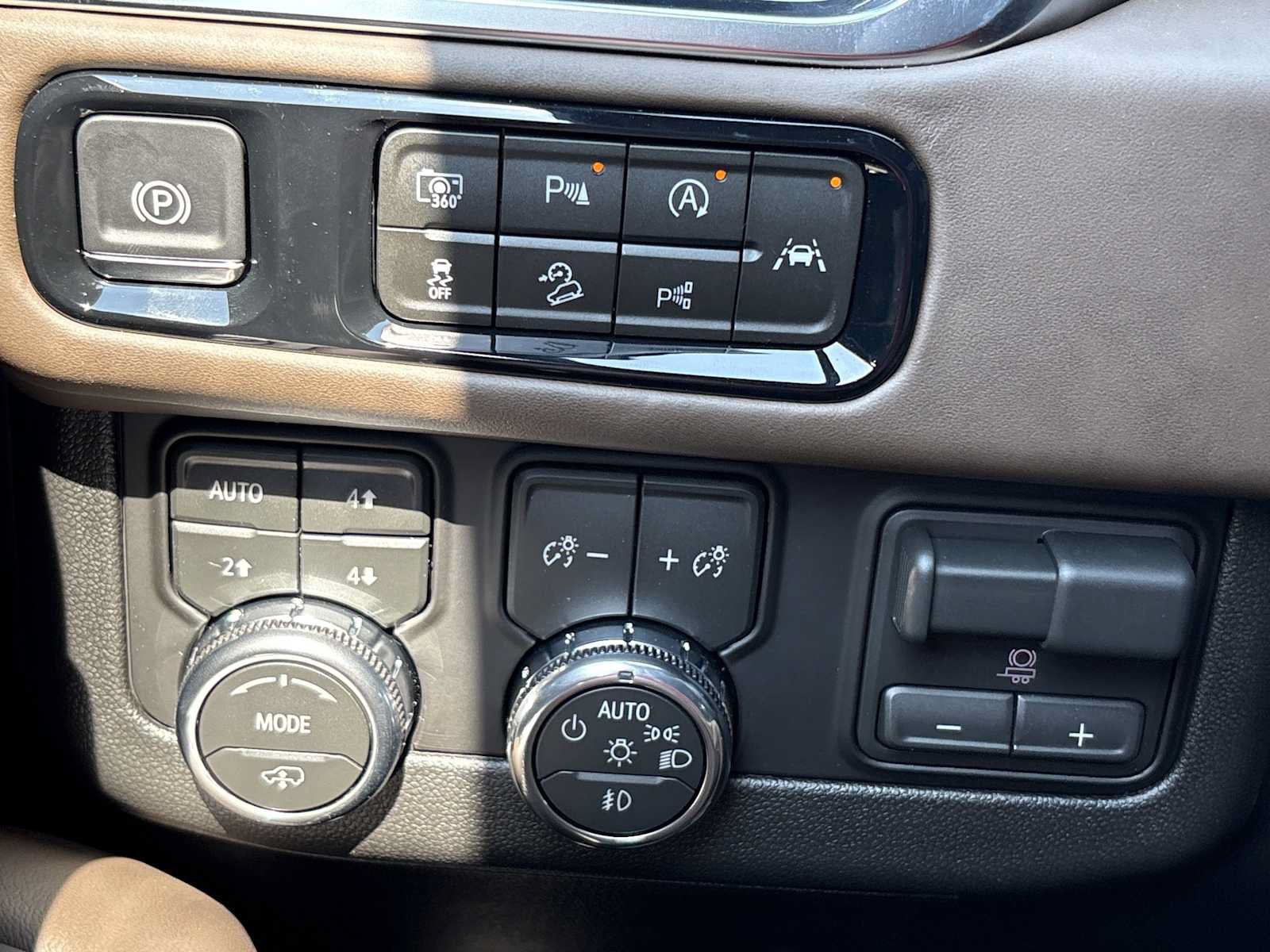 New 2026 GMC Yukon Denali Ultimate AWD/4WD image 11