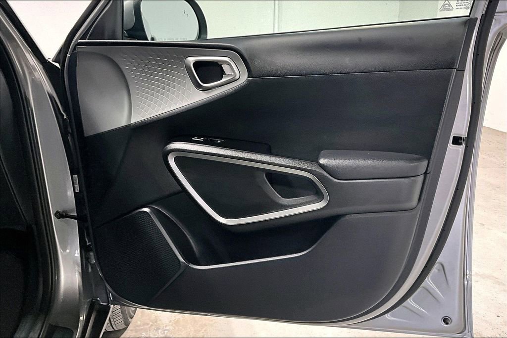 Used 2025 Kia Soul LX w/ LX Technology Package image 22
