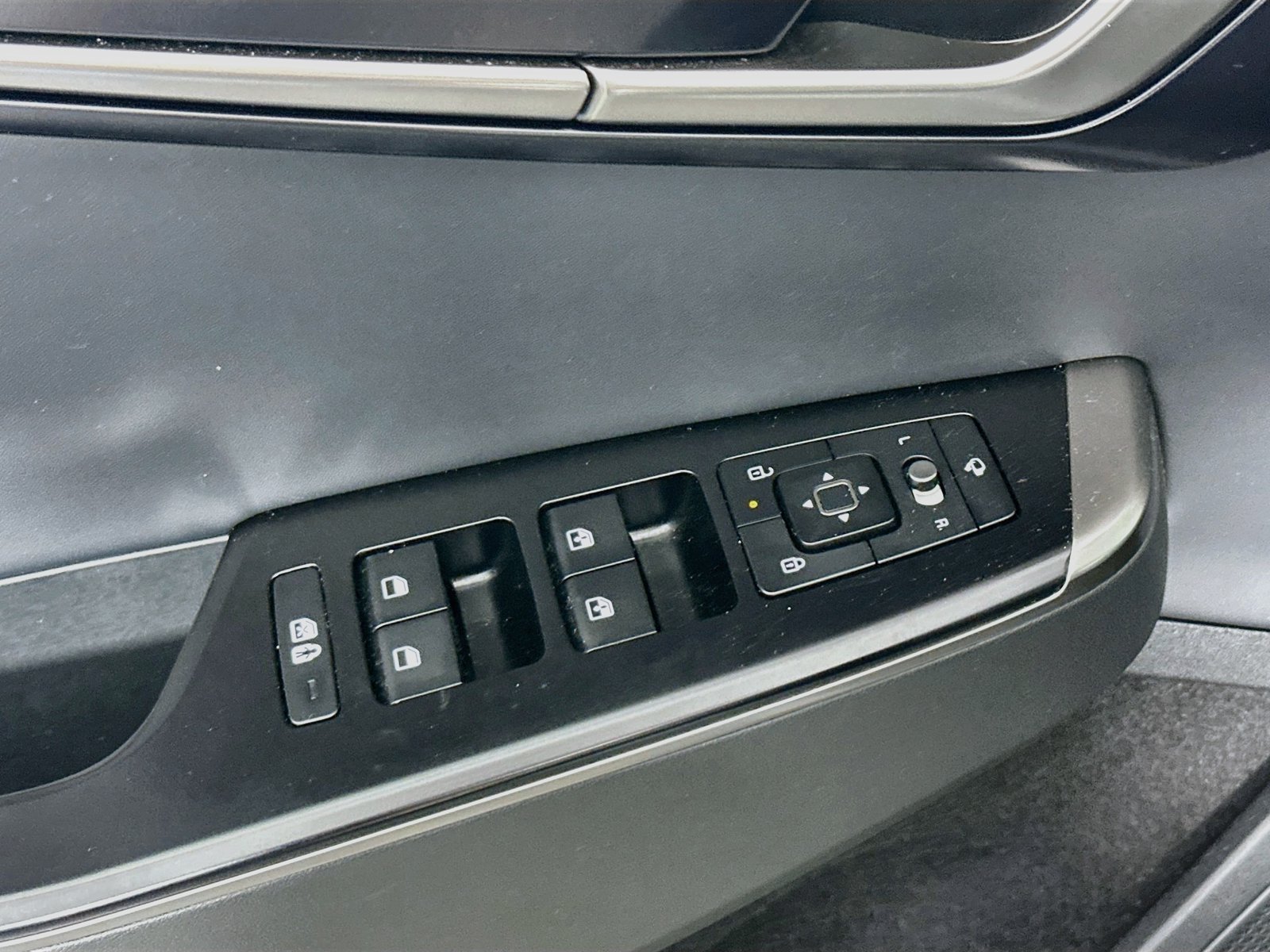 Used 2025 Kia EV6 Light w/ Light LR Technology Package RWD image 19