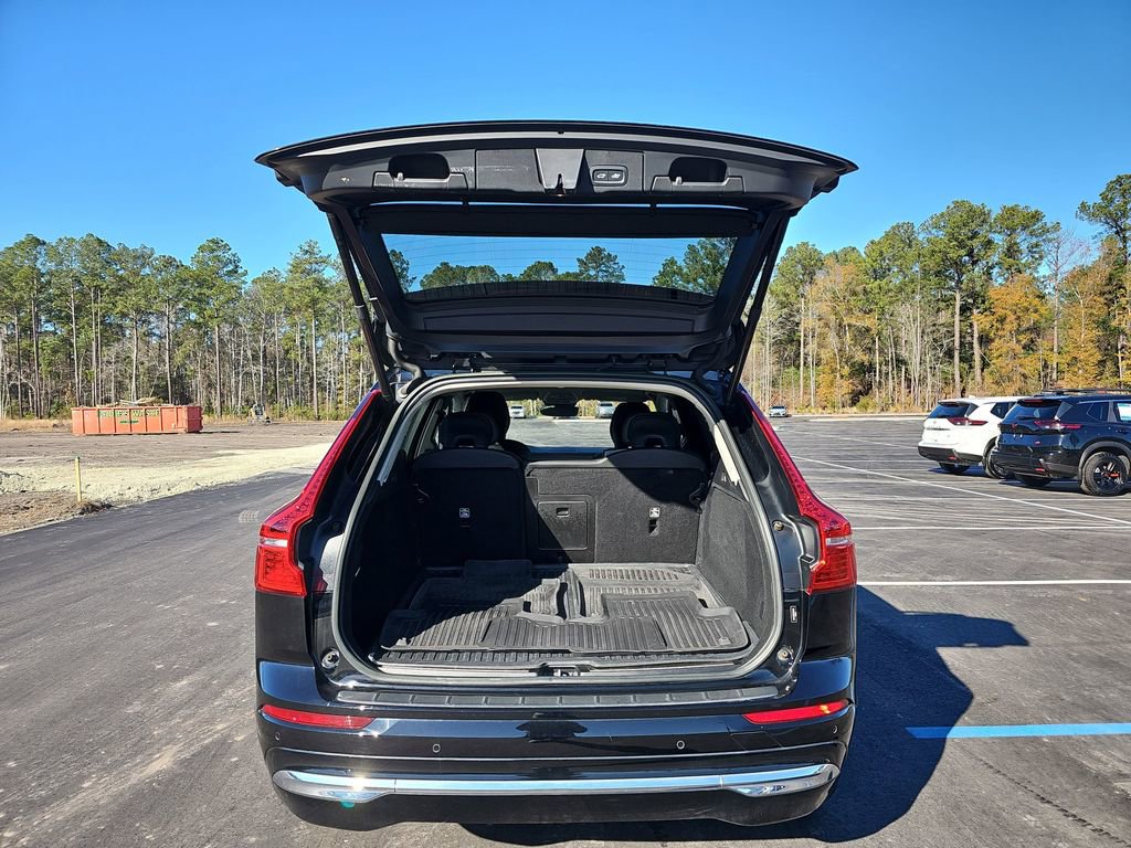 Used 2023 Volvo XC60 B5 Plus w/ Protection Package Premier image 16