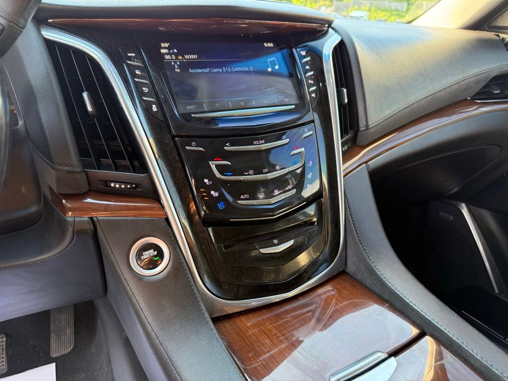 Used 2019 Cadillac Escalade Luxury AWD/4WD image 12